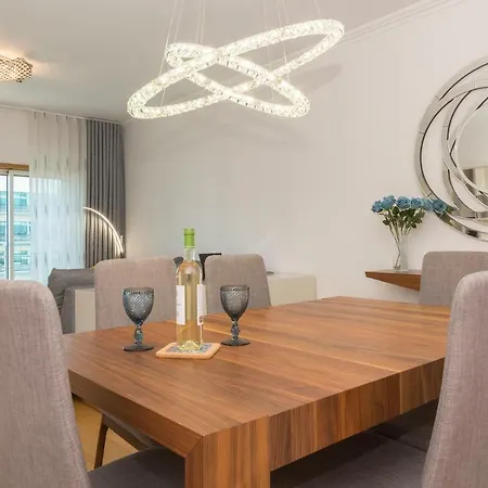 Luxury - Maia *